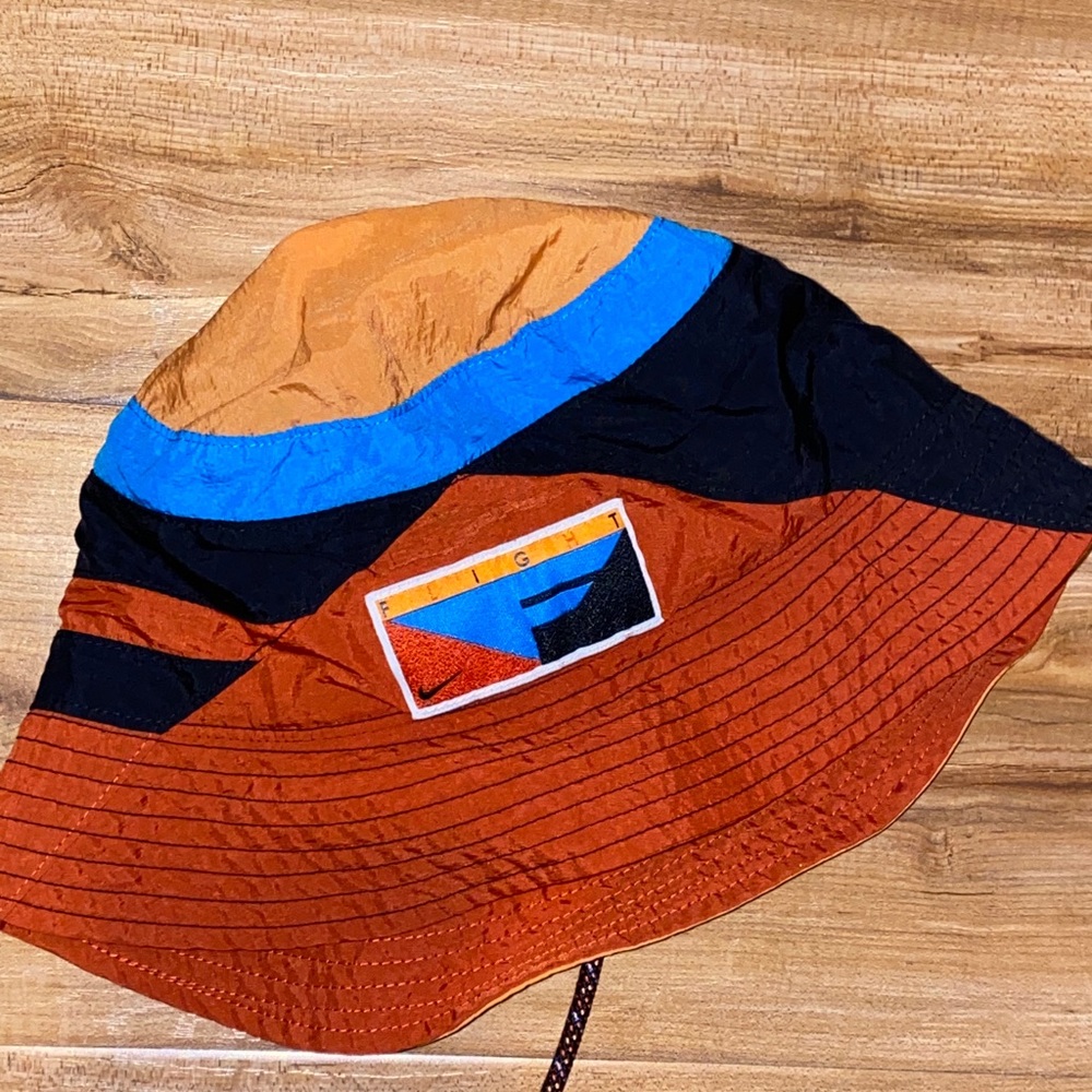 Nike bucket hat , like new, worn twice